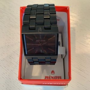 Men’s black Nixon watch